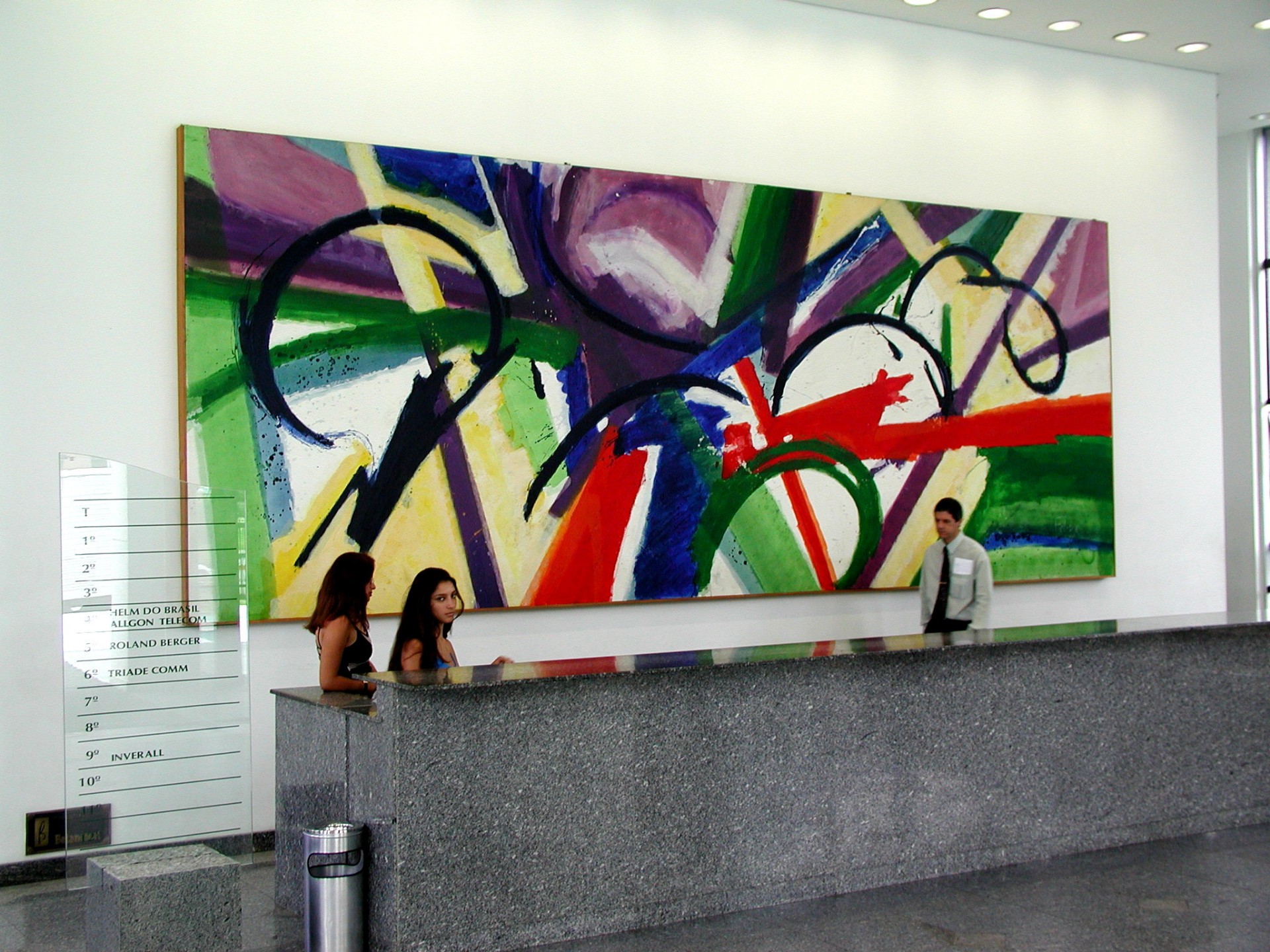 Painel em hall de edifício empresarial em São Paulo — , 